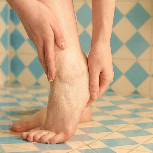 Peppermint Reviving Pumice Foot Scrub 100ml - Image 4